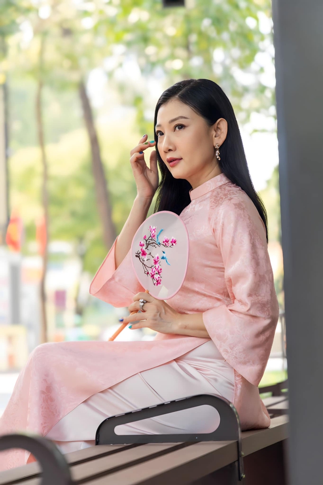 Nhan sắc xinh đẹp của Mỹ Uyên ở tuổi U50