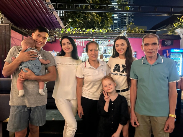 Dianka có mối quan hệ tốt với bố mẹ chồng