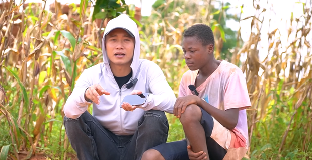 Chàng trai người Angola có hoàn cảnh rất khó khăn