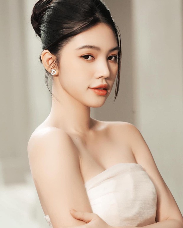 Đáp trả lại tin đồn người thứ 3, Jolie Nguyễn chính thức lên tiếng phủ nhận chuyện này, đồng thời nhấn mạnh sẽ xử lý nếu những thông tin bịa đặt tiếp tục bị lan truyền