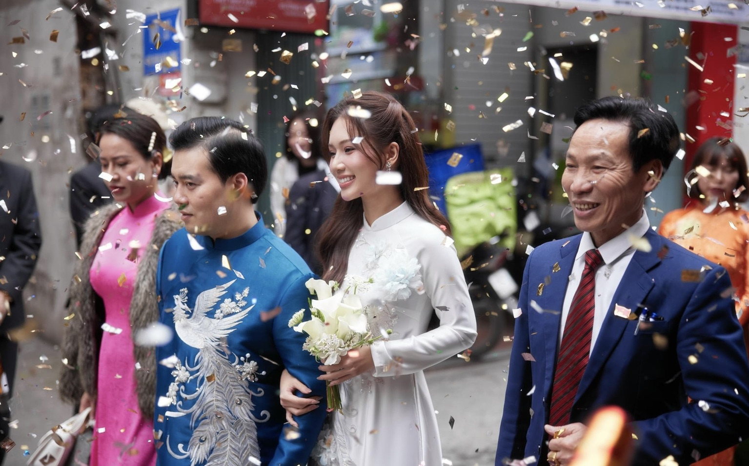 Anh còn thường xuyên dành lời khuyên, dặn dò người đẹp cân bằng giữa công việc và cuộc sống. 