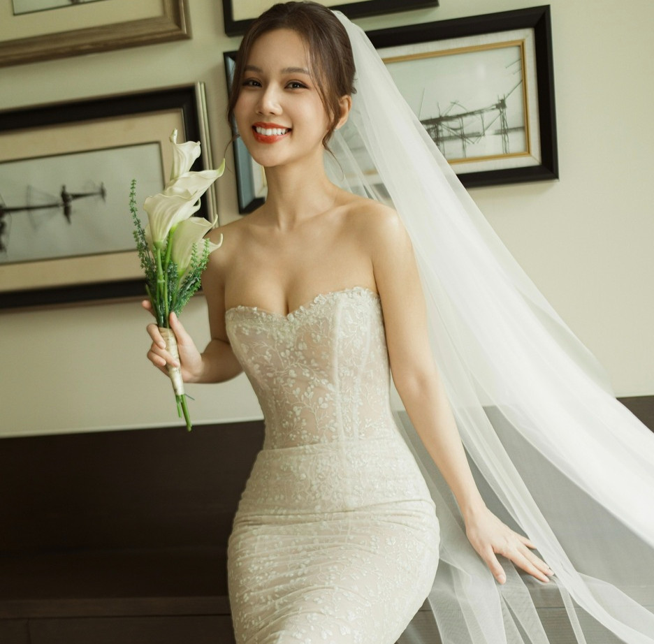 Nữ diễn viên cho biết sau khi lên xe hoa vẫn dành thời gian cho những dự án phim và các hoạt động giải trí. Phạm Ngọc Anh từng gây chú ý khi tham gia các phim: Chạy trốn thanh xuân, Gia đình mình vui bất thình lình, Phố trong làng. 