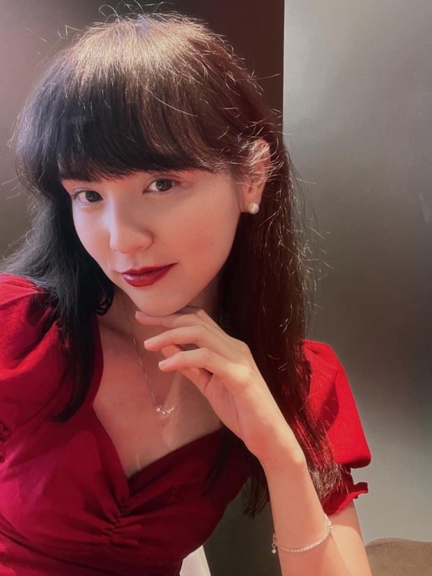 Nữ diễn viên cũng có mặt ở sự kiện nhưng chỉ ngồi ở khu vực khán đài