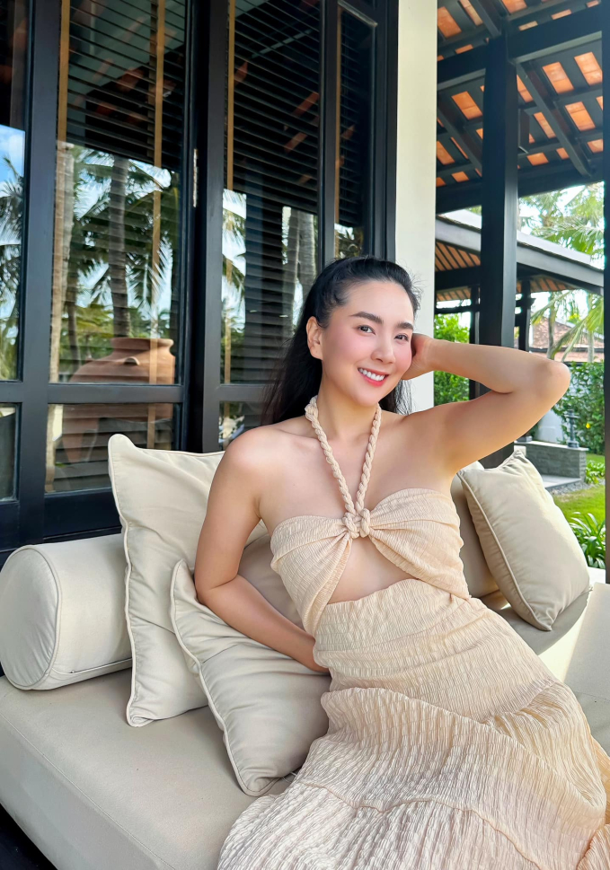 Ở tuổi U35, nữ MC vẫn sở hữu nhan sắc ngọt ngào, làn da trắng mịn màng và vóc dáng đáng mơ ước.