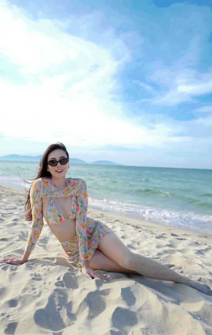 Để có được vóc dáng đáng mơ ước, Mai Ngọc vô cùng chăm chỉ luyện tập thể dục thể thao tại nhà. Mỗi sáng, cô thường dành khoảng 30 phút tới 1 giờ để tập gym.