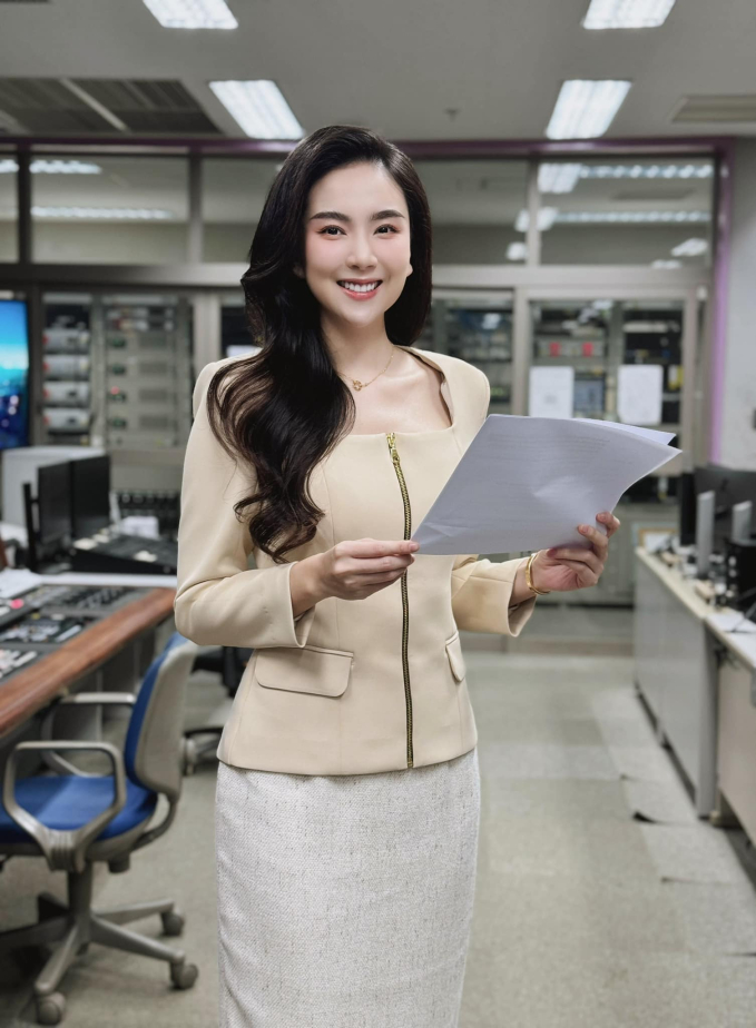 Trong vũ trụ VTV, Mai Ngọc luôn được biết đến là một nữ MC, BTV xinh đẹp và đầy tài năng. Cô tốt nghiệp khoa Báo ảnh tại Học viện Báo chí và Tuyên truyền và từng theo học ngôi trường danh tiếng THPT chuyên Hà Nội - Amsterdam.