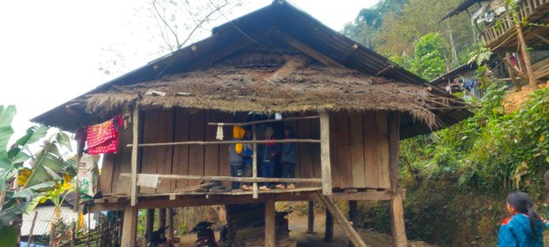 Căn nhà của gia đình bố mẹ và vợ chồng anh Cụt Văn Sơn ở xã Bảo Nam (huyện Kỳ Sơn, Nghệ An).