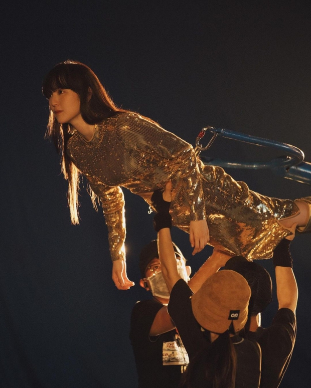 Hải Tú xả ảnh hậu trường đẹp miễn bàn