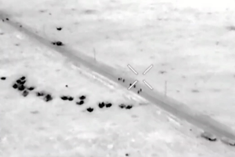 Đạn chùm Ukraine nổ gần nhóm binh sĩ Nga. Ảnh: Mil.in.ua/ Lữ đoàn cơ giới số 47 Ukraine