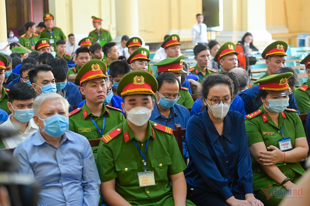 Bị cáo Trương Huệ Vân trong phiên xét xử chiều 11/3. Ảnh: Nguyễn Huế