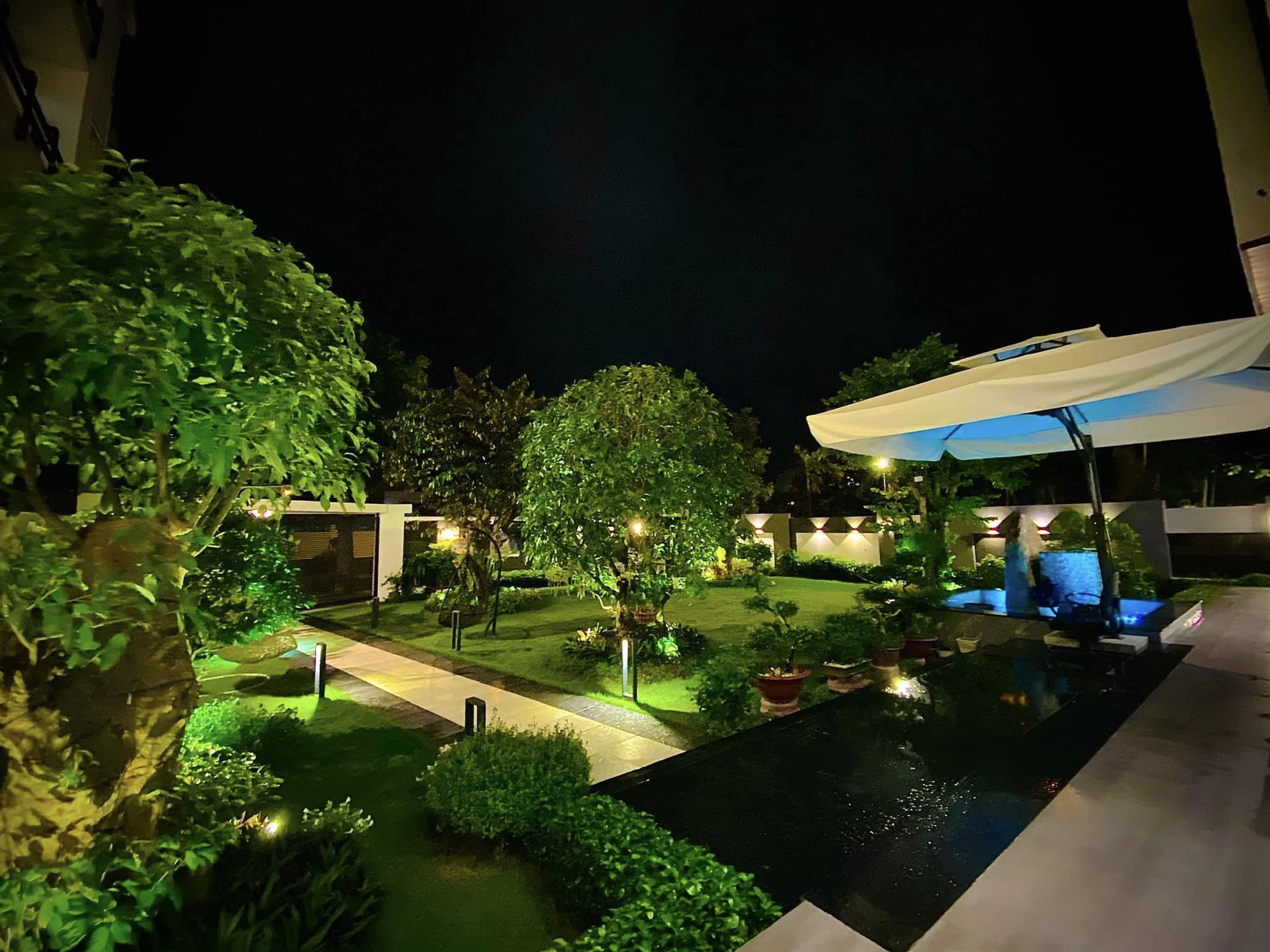 Nam diễn viên còn xây nhà rộng 7.000 m2 cho cha mẹ ở Cần Thơ