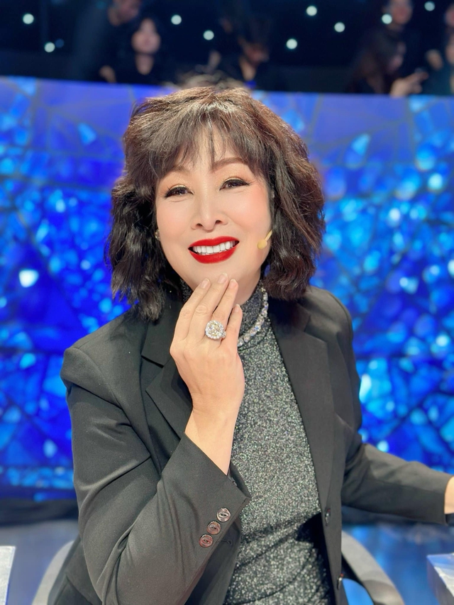 Hiện tại, Hồng Vân là tên tuổi lớn, có sức ảnh hưởng trong làng giải trí Việt