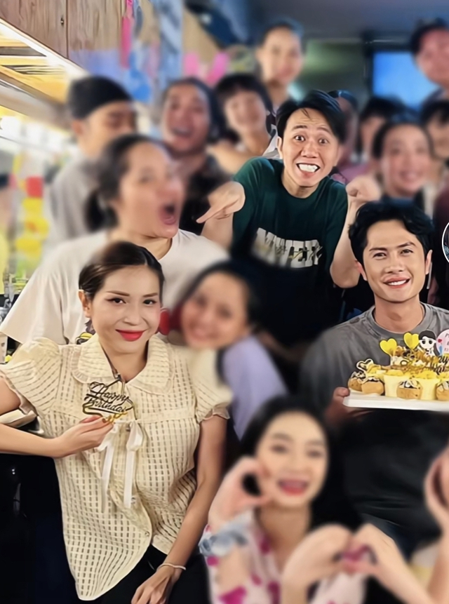 Anh Đức từng có hành động chỉ tay về phía Huỳnh Phương và Khả Như để 