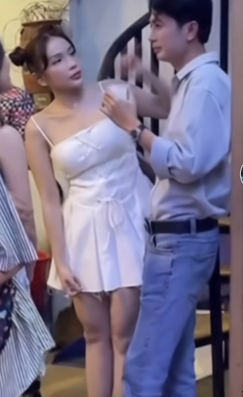 Cặp đôi ngồi sát cạnh trong lễ cưới diễn viên Phương Lan, tại các sự kiện cũng không rời nhau 