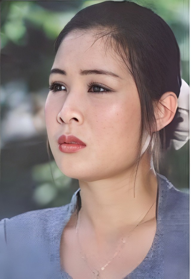 Nhan sắc cuốn hút của Hồng Vân thời trẻ