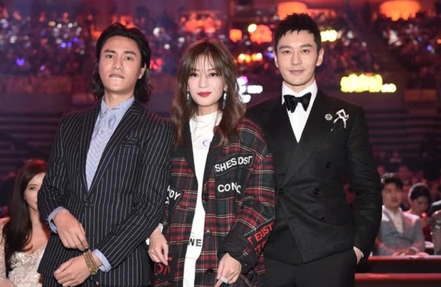 Có tình bạn hàng thập kỷ, Trần Khôn (trái) và Huỳnh Hiểu Minh cũng không màng tình cảm, cắt đứt mối quan hệ với Triệu Vy ngay khi cô dính bão 