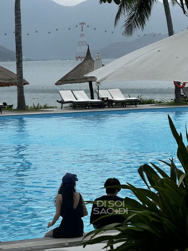 Kỳ nghỉ này chính là phần thưởng công ty sản xuất bù đắp cho những tháng ngày quay phim vất vả của ekip