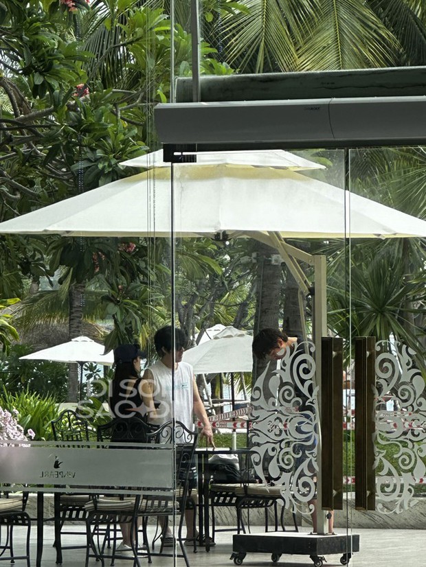 Sau khi hạ cánh tại Việt Nam, dàn diễn viên Cô Đi Mà Lấy Chồng Tôi đã có thời gian nghỉ ngơi và thăm thú Vinpearl Nha Trang