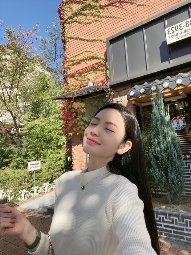 Những hình ảnh xinh đẹp không cần app của cô nàng.