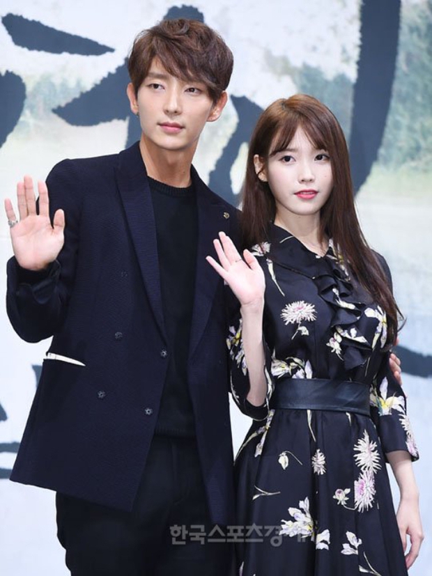 ... cả Lee Jun Ki lẫn IU đều hack tuổi quá đỉnh, gần như không thay đổi so với thời điểm hồi năm 2016 khi Moon Lovers được phát sóng