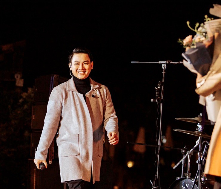 Một thời gian, nam ca sĩ bị chê vì tăng cân, anh nói sức khỏe đã ổn định và tích cực luyện tập, lắng nghe ý kiến của công chúng để hoàn thiện bản thân.