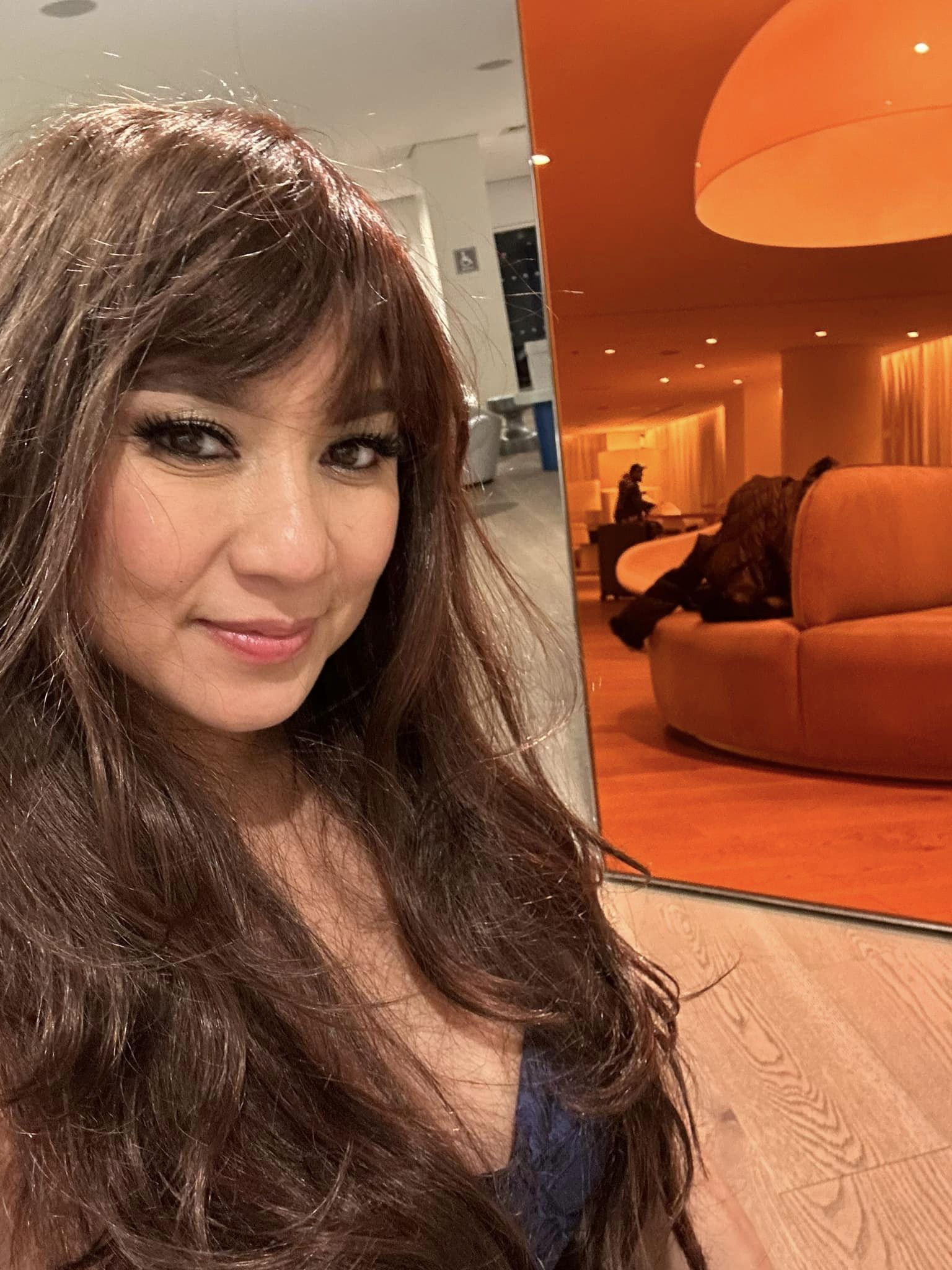 Sau khi sinh con, Y Phụng không còn giữ được vóc dáng bốc lửa. Chính điều này từng khiến cô stress. Hiện tại, nữ ca sĩ đang nỗ lực lấy lại ngoại hình cũng như sự tự tin của bản thân.