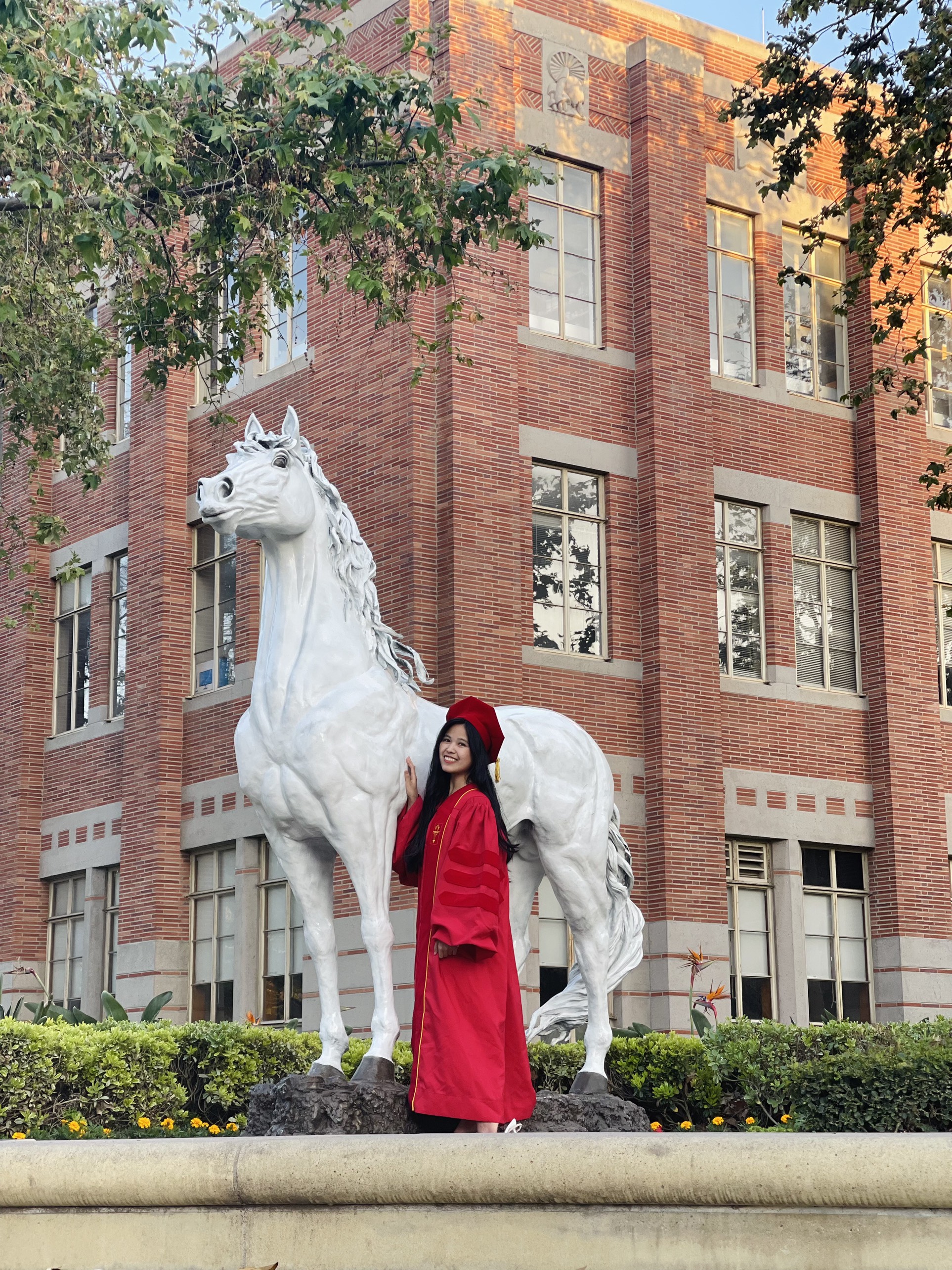 Thu Nguyệt lấy bằng Tiến sĩ Toán ứng dụng ở tuổi 28