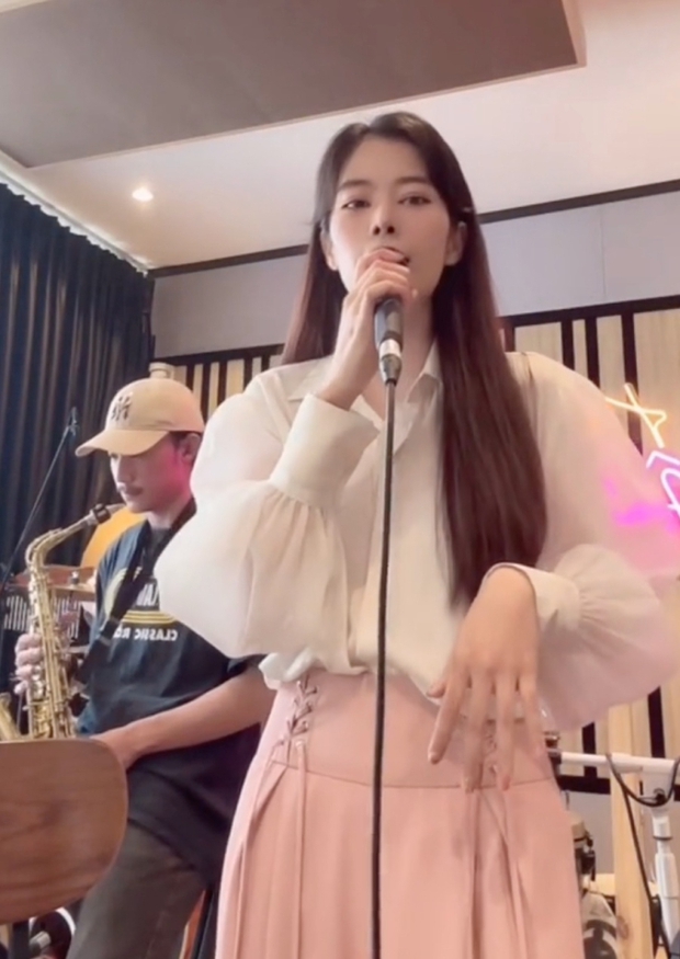 Tuy nhiên, cư dân mạng cho rằng đây chỉ là chiêu trò để gây chú ý cho hoạt động mới của Nam Em mà thôi