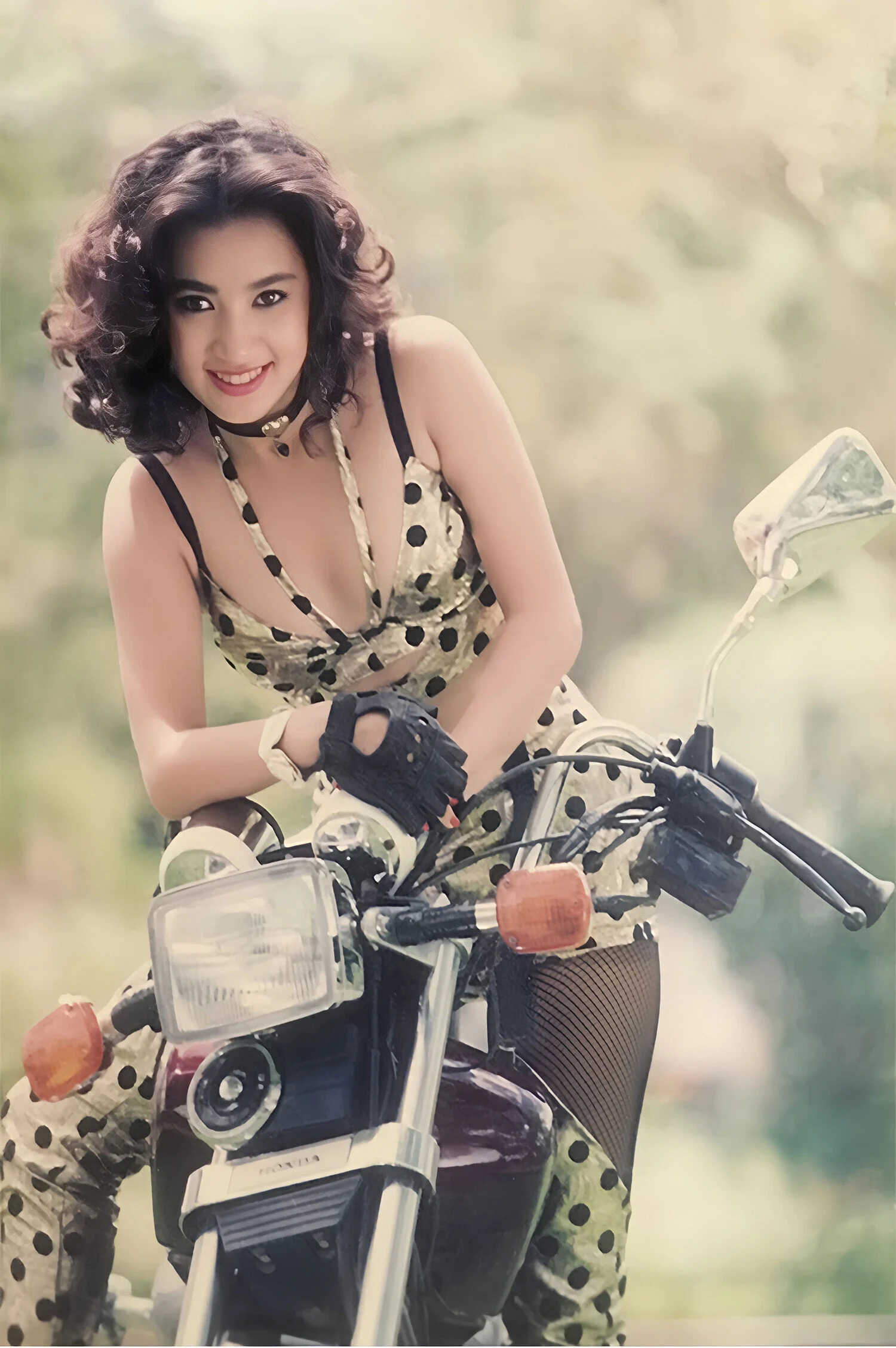 Y Phụng - biểu tượng sexy nhất màn ảnh Việt thập niên 90.