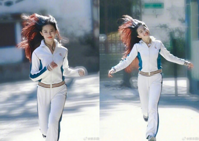 Mới đây, 1 loạt ảnh tuổi 17 của Lưu Diệc Phi đã được chia sẻ lên mạng xã hội và ngay lập tức gây sốt cộng đồng mạng.