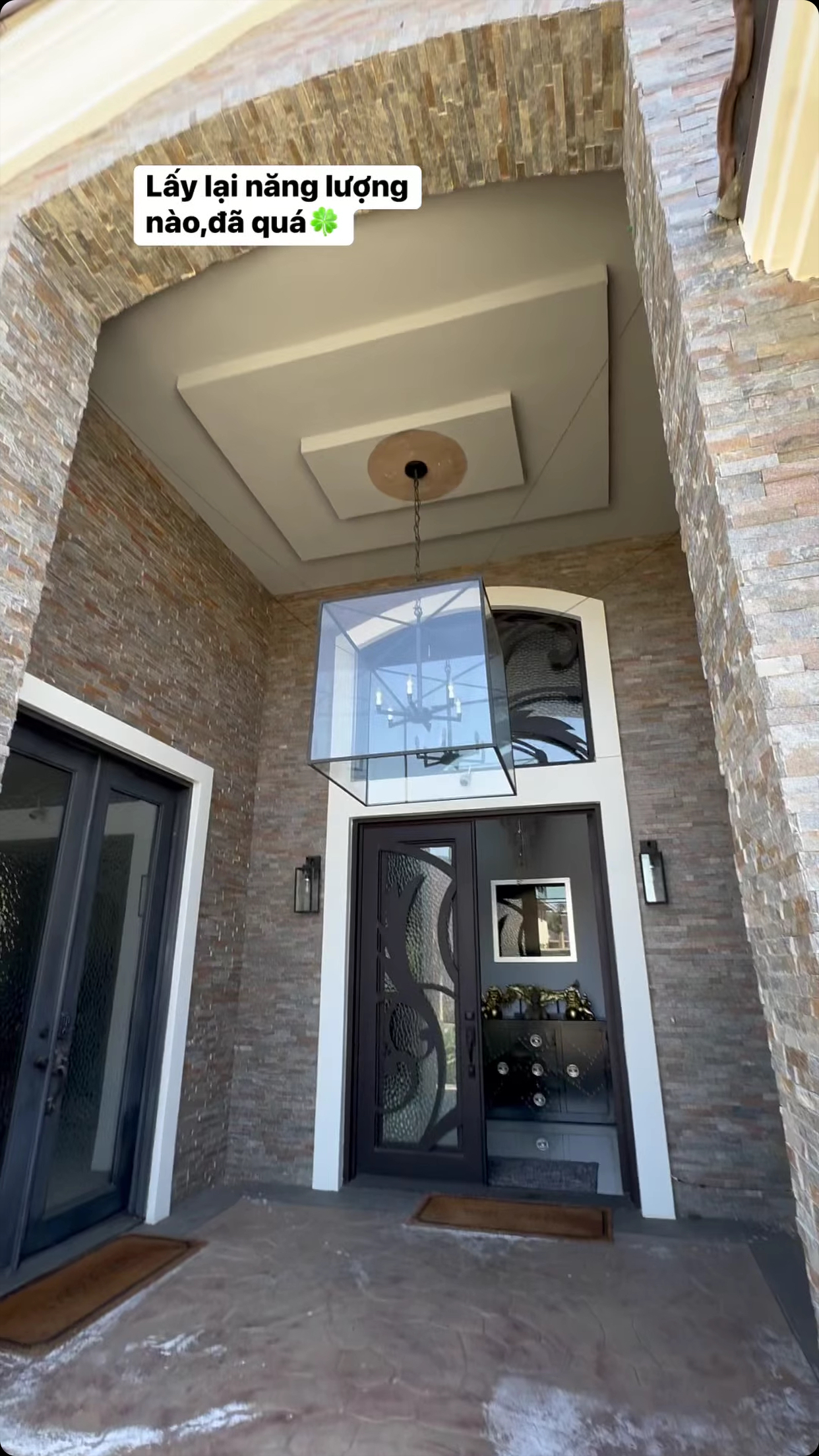 Lệ Quyên check-in căn biệt thự 