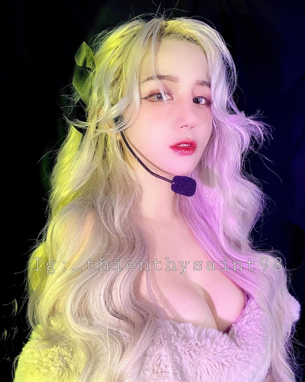 Không chỉ sở hữu vẻ ngoài xinh xắn, giọng nói ngọt ngào cũng giúp cô có được thiện cảm với fan.