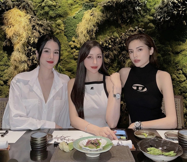 Diệp Lâm Anh ăn tối cùng 2 người bạn thân là Kỳ Duyên và Vicky Lam Cúc