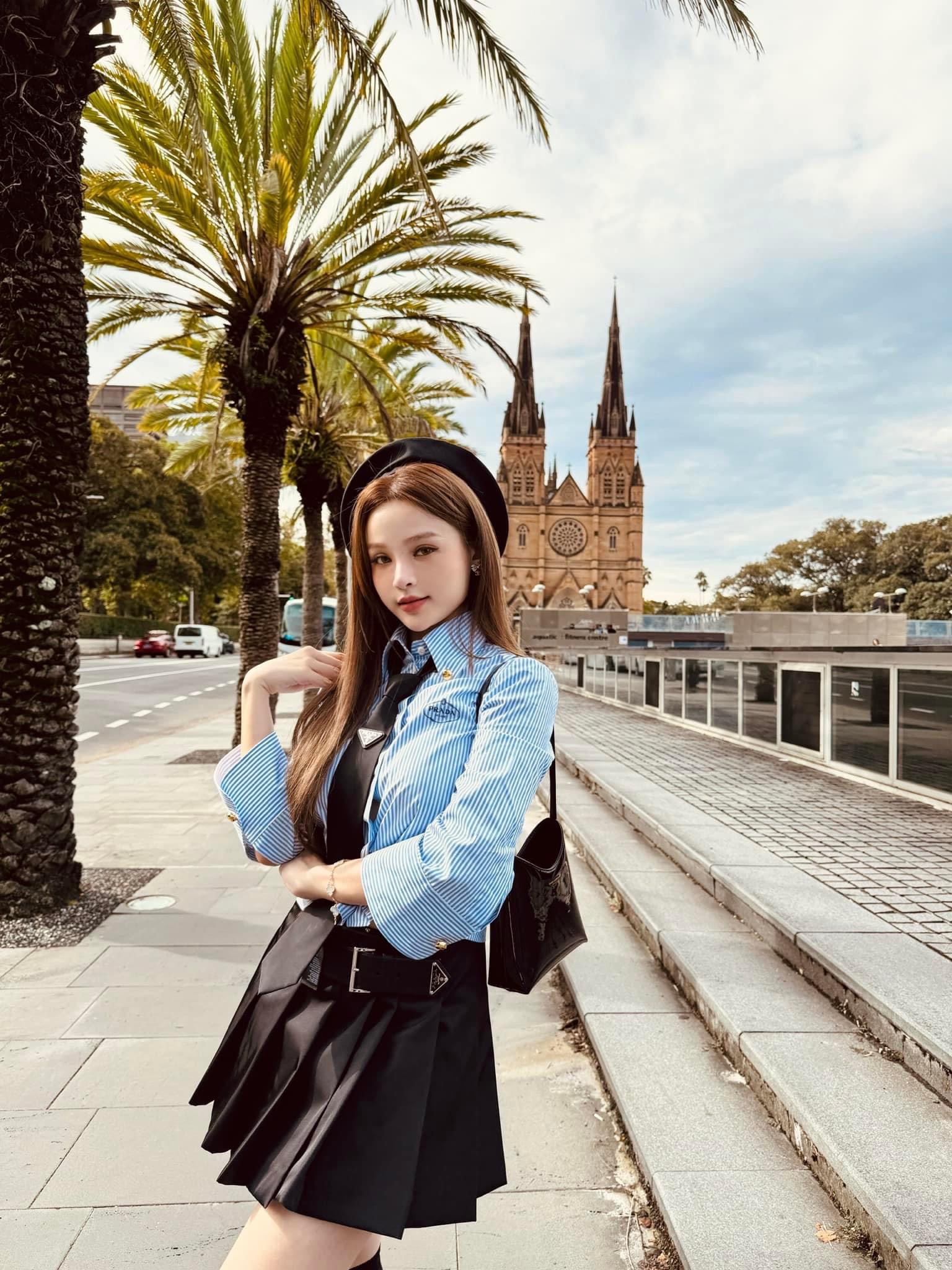 Doanh nhân Quang Huy luôn yêu chiều, quan tâm tới bà xã Huyền Baby. Sẵn sàng sang nước ngoài để mua 1 chiếc váy mà cô thích