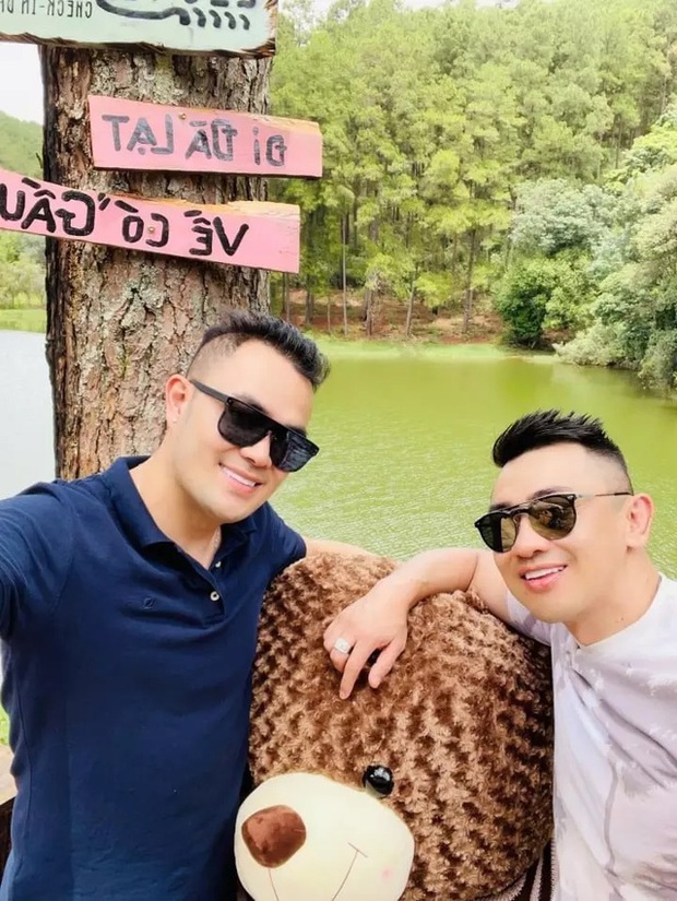 Cặp đôi hạnh phúc bên nhau