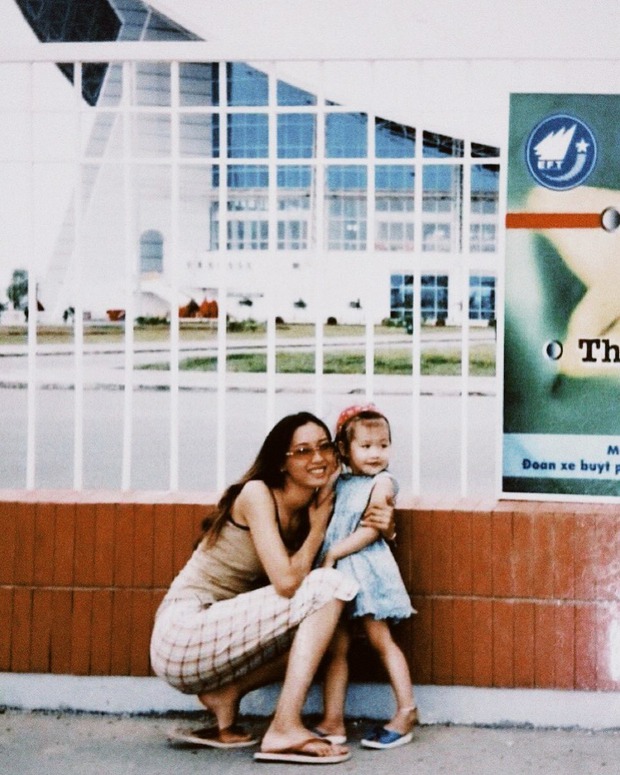 Đôi chân dài miên man của cô Mai Đoàn đã được Doãn Hải My thường hưởng trọn vẹn