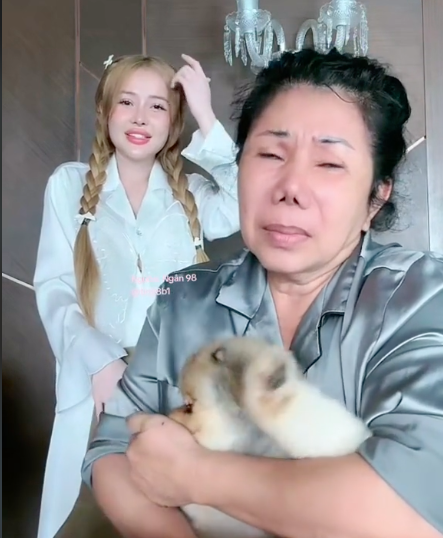 Mẹ Lương Bằng Quang và Ngân 98.