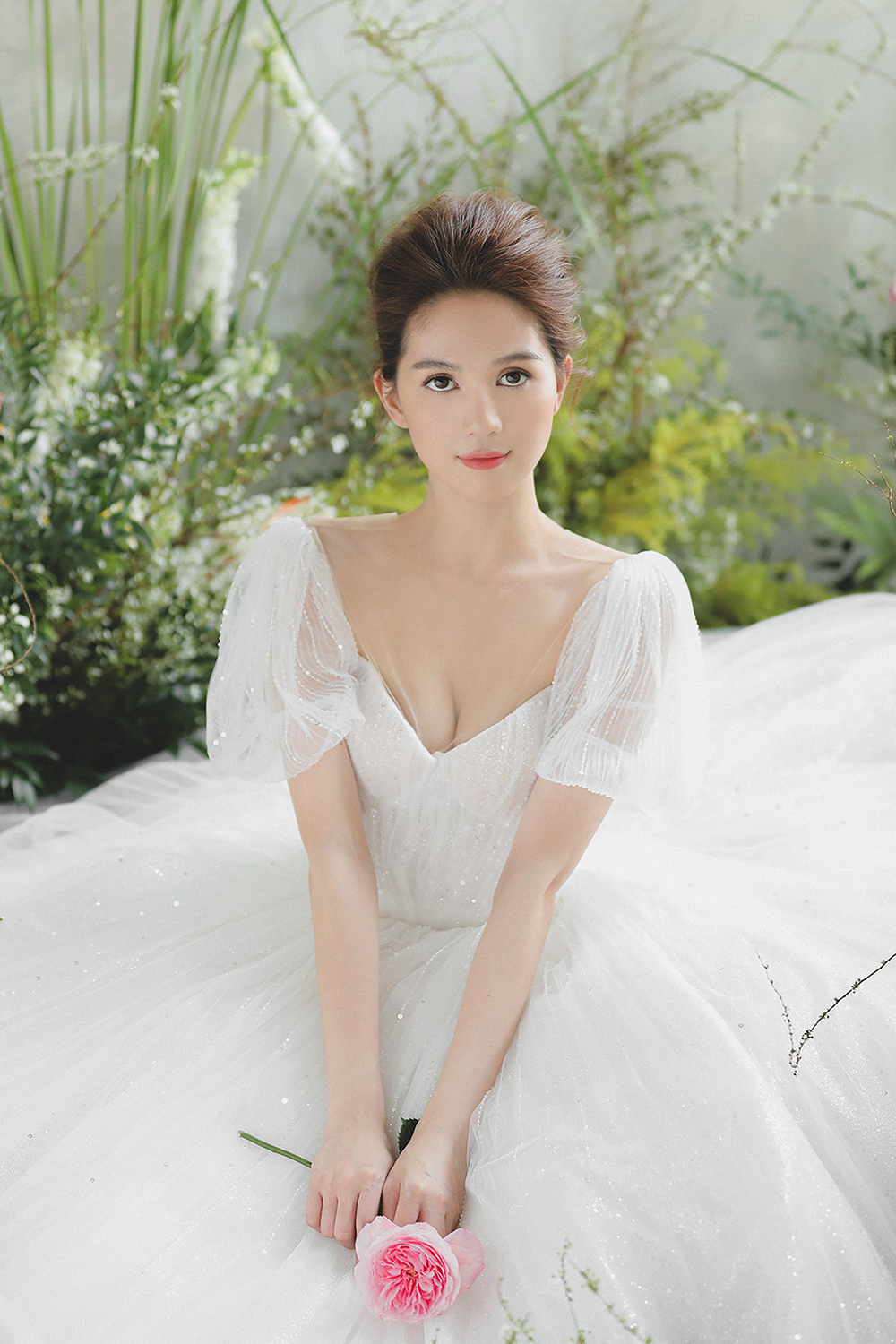 Trước đó, Ngọc Trinh cũng đã có nhiều bộ ảnh cưới gây xôn xao showbiz Việt