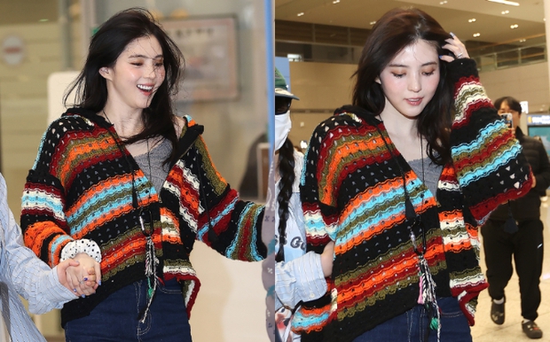 ... còn Han So Hee tươi rói và tranh thủ 