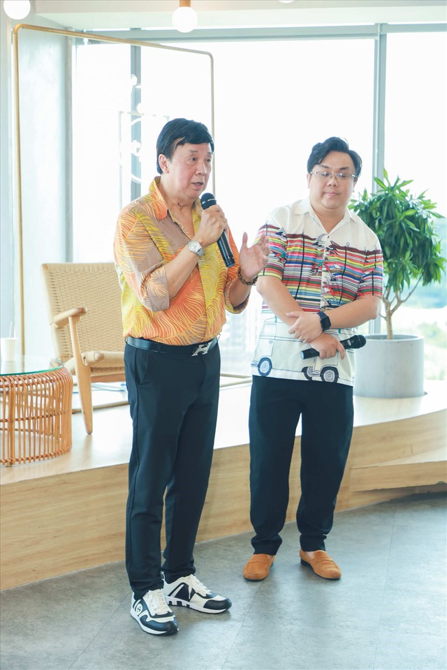 NSƯT Bảo Quốc và cháu nội - Gia Bảo.