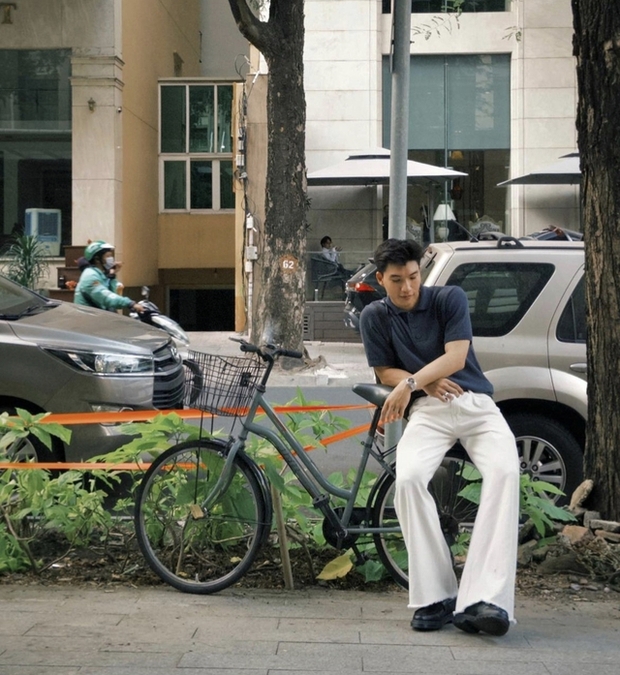 Trên trang cá nhân, HIEUTHUHAi cũng đăng tải loạt ảnh đi chơi trong ngày này nhưng không chia sẻ khoảnh khắc bên Mỹ Hàn