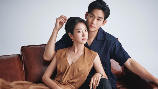 Sau đó, Seo Ye Ji cặp kè với bạn diễn trong Điên Thì Có Sao - Kim Soo Hyun