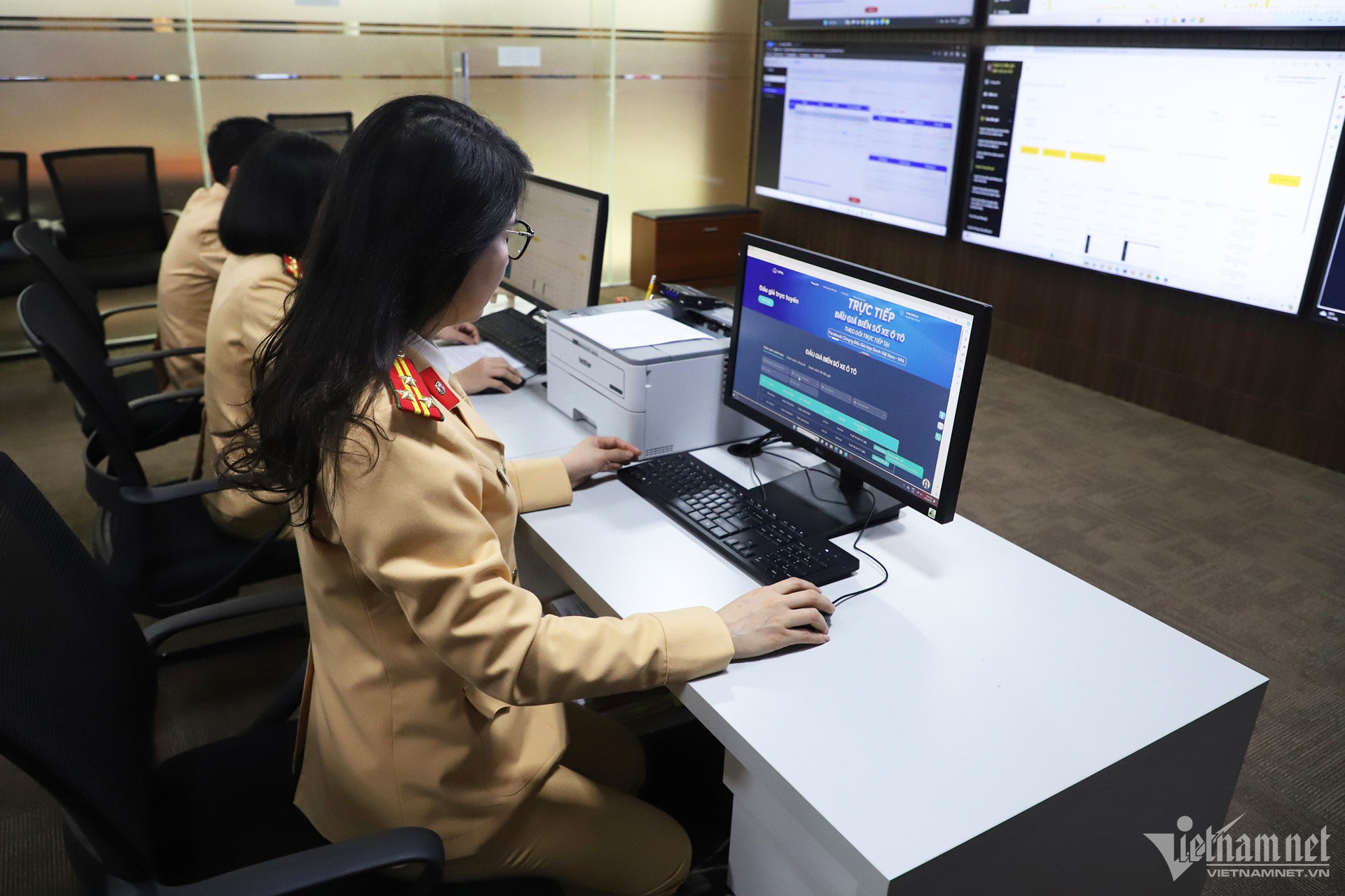 Các phiên đấu giá được Cục CSGT giám sát chặt chẽ. Ảnh: Đình Hiếu