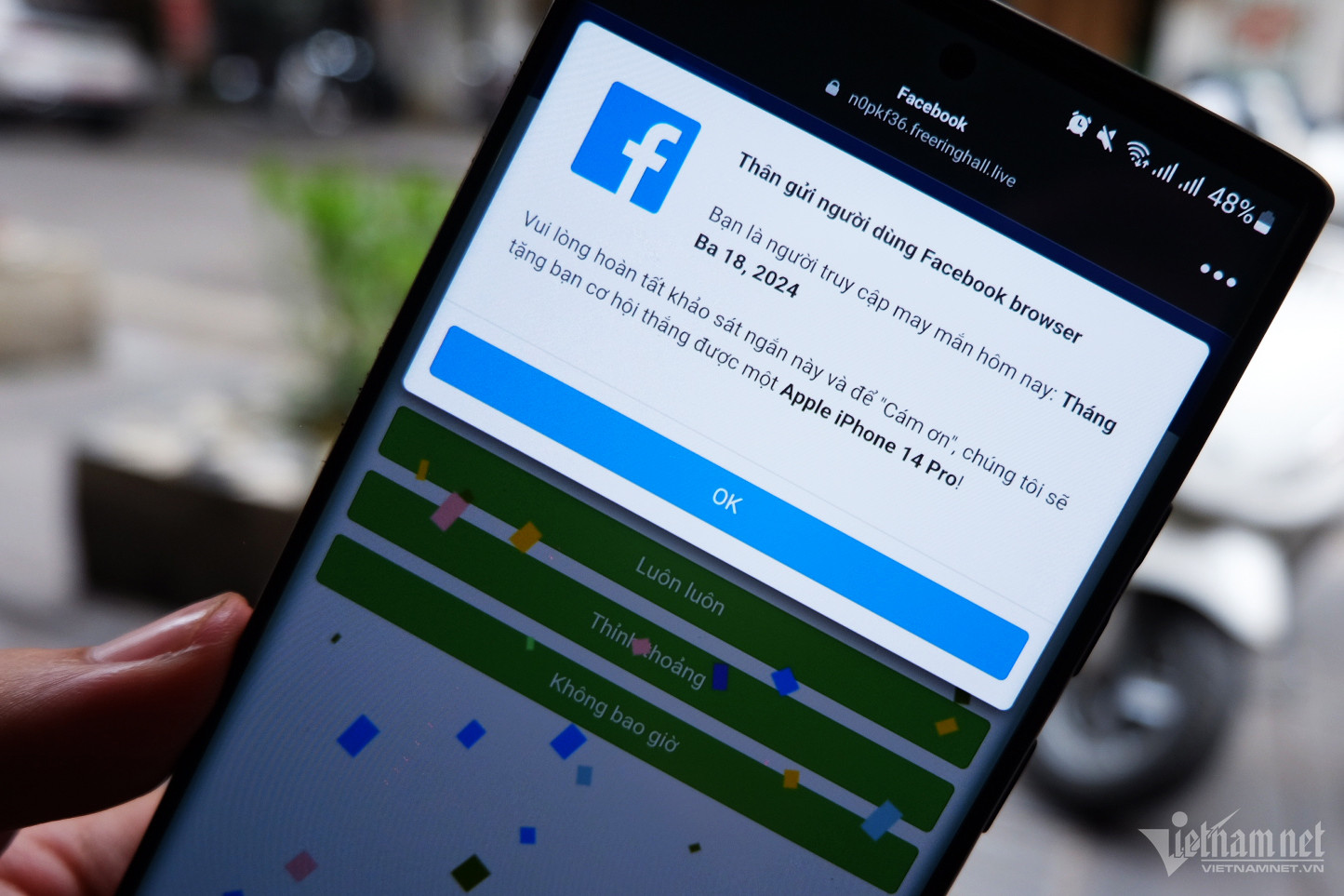 Thông báo nhận được khi người dùng bị dẫn sang trang web lạ. Ảnh: Trọng Đạt