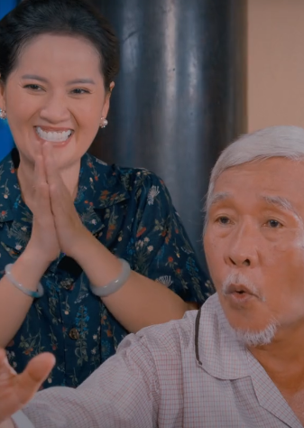 Hồng Loan đóng vài phút trong Sáng Đèn