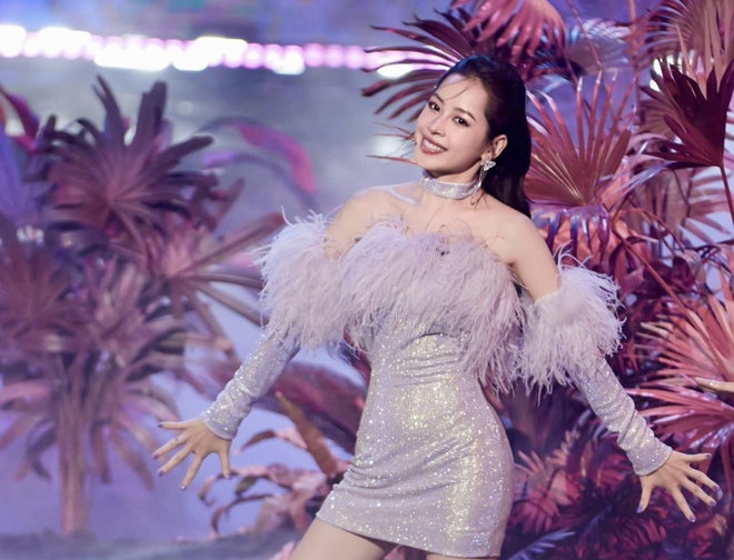 Chi Pu cũng từng mang ca khúc Việt lên sân khấu Đạp gió