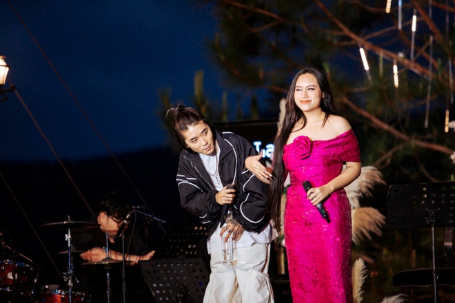 Khói và Sofia từng nhiều lần đi diễn với nhau.