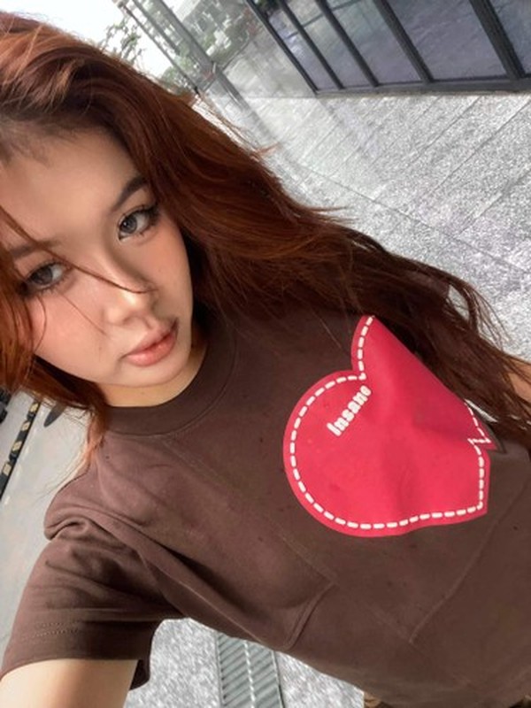 Bởi vậy mỗi clip Xuân Ca đăng tải đề thu về hàng triệu lượt xem. Hiện TikTok của cô nàng có 1,4 triệu người theo dõi cùng gần 35 triệu lượt thích.