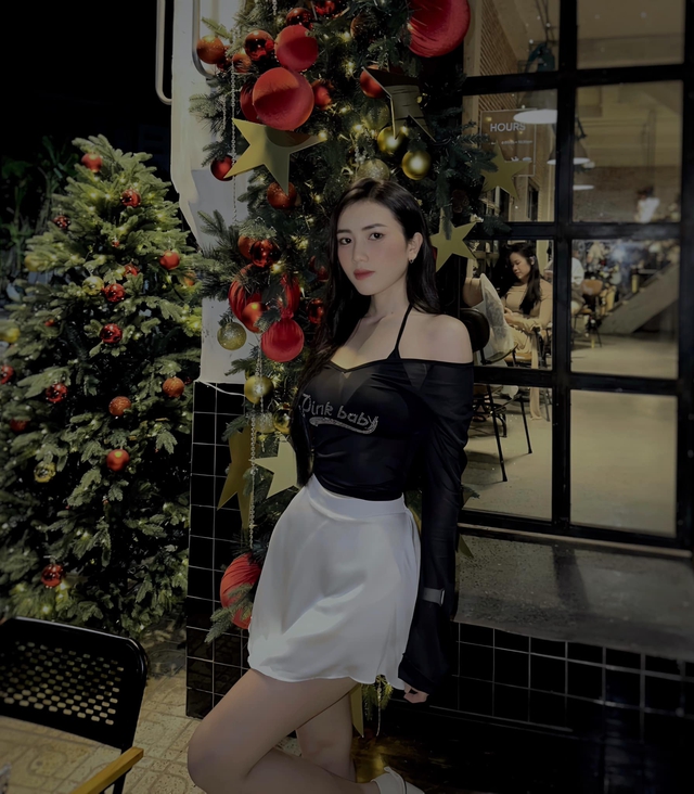 Không chỉ sở hữu nhan sắc xinh đẹp, Ngọc Bích còn có gu thời trang trẻ trung, sành điệu.