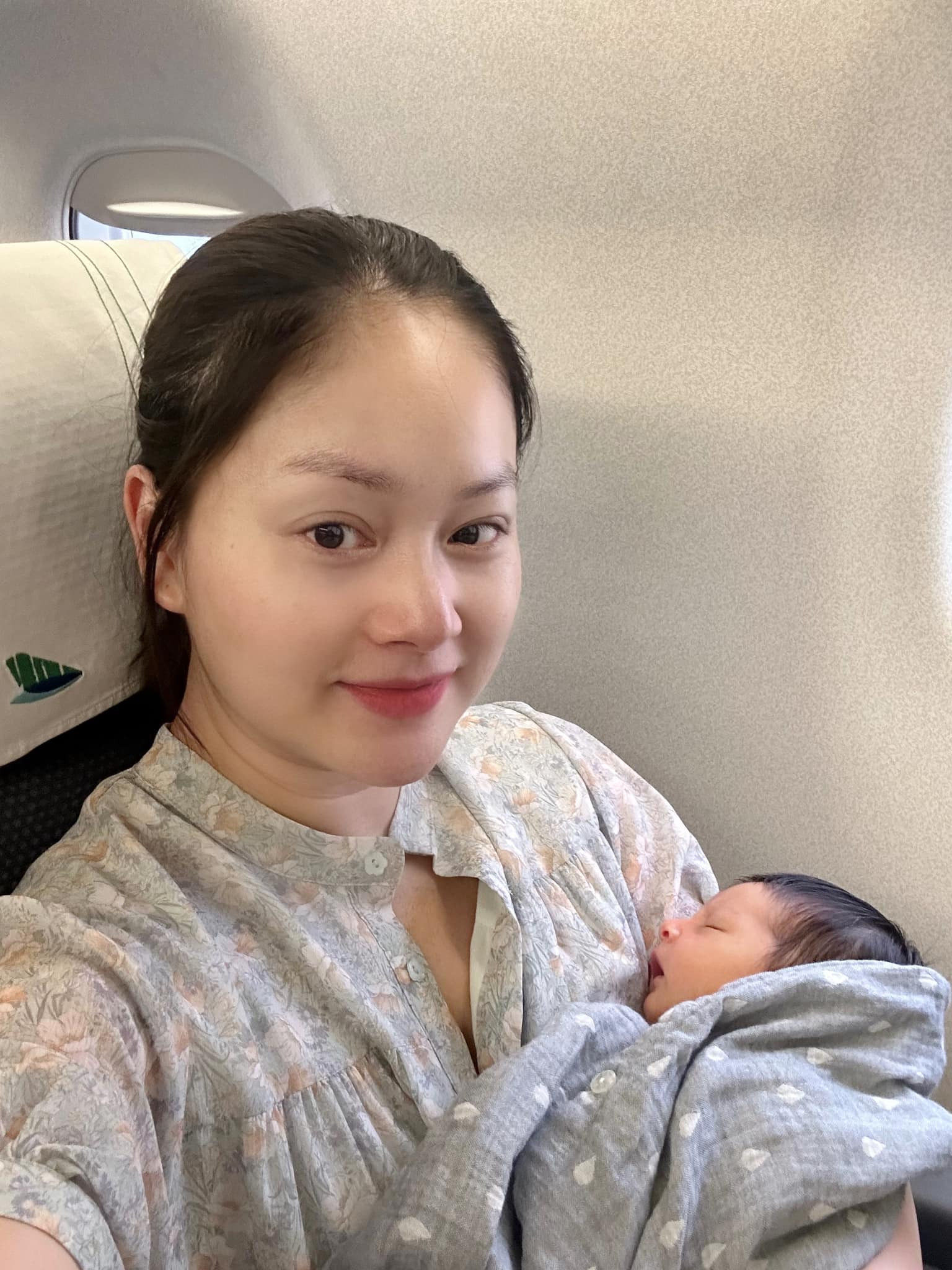 Lan Phương sau khi sinh chưa đầy 3 tuần. 